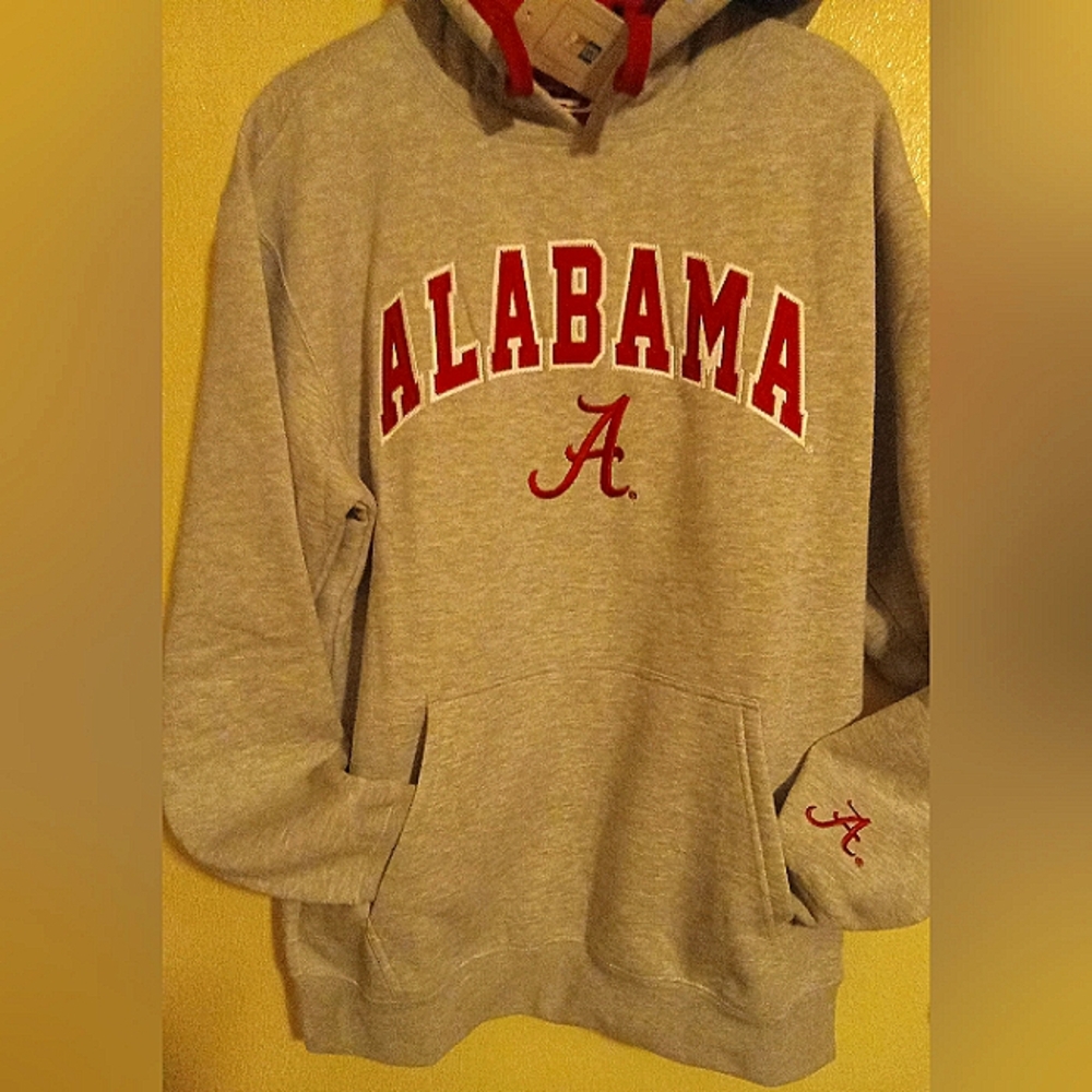 A NWT MENS LG HOODED PULLOVER SWEATSHIRT WITH  POCKETS GRAY WITH ALABAMA LOGO.